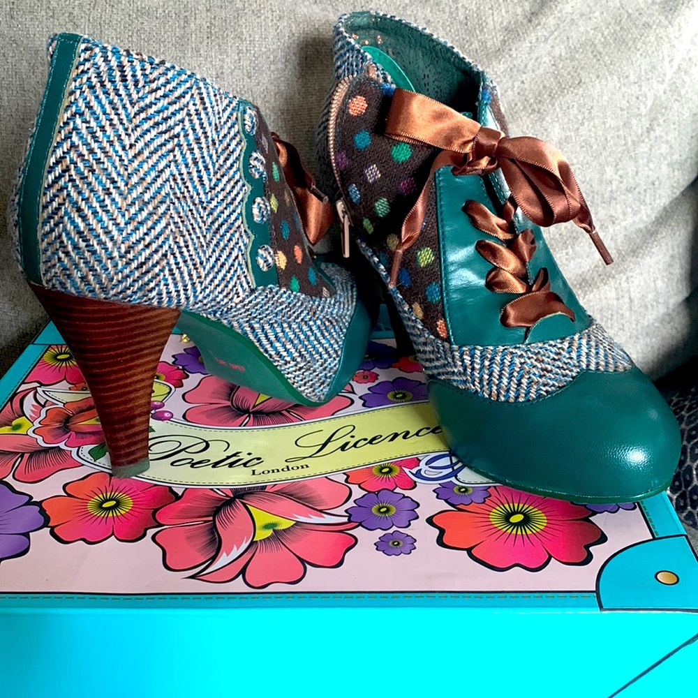 Poetic License Betseys Buttons dark teal bootie pump